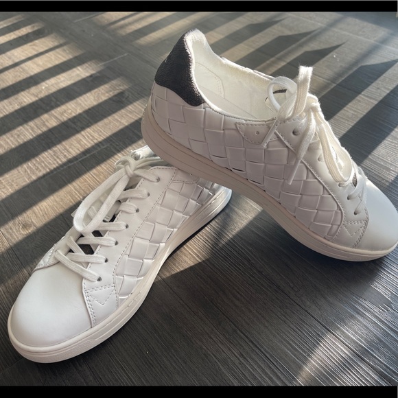 Michael Kors white leather sneakers - Picture 5 of 9